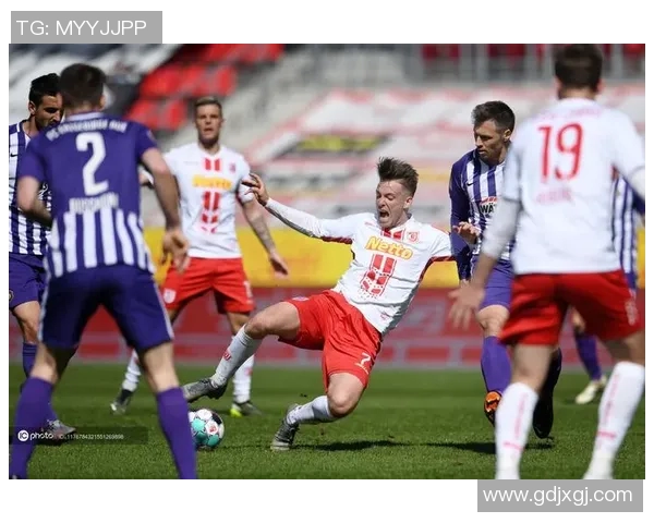 奥厄与雷根斯堡的激烈对决谁能在赛场上笑到最后 奥厄与雷根斯堡的激烈对决谁能在赛场上笑到最后