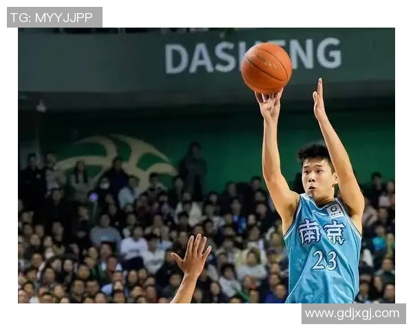 天津男篮迎战南京同曦全力争胜展现实力与团队合作精神 天津男篮迎战南京同曦全力争胜展现实力与团队合作精神