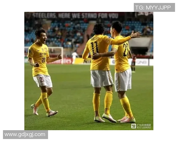 恒大与红钻激战正酣比分胶着球迷热情高涨期待逆转时刻