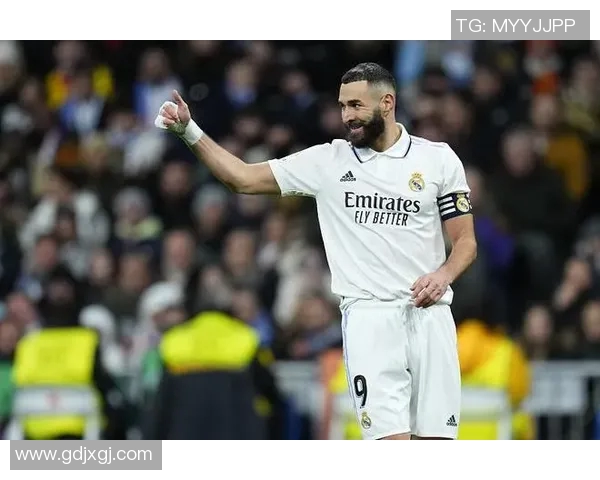 本泽马:从足球天才到传奇前锋的辉煌旅程与成就分析 本泽马:从足球天才到传奇前锋的辉煌旅程与成就分析