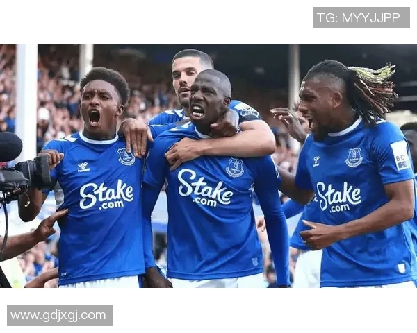 狼队与埃弗顿激战正酣比分结果揭晓引发热议 狼队与埃弗顿激战正酣比分结果揭晓引发热议