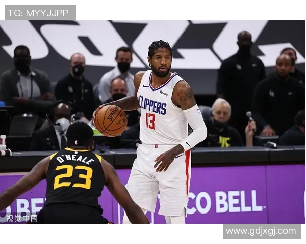 快船与爵士季后赛第五场激战回顾与精彩瞬间分析