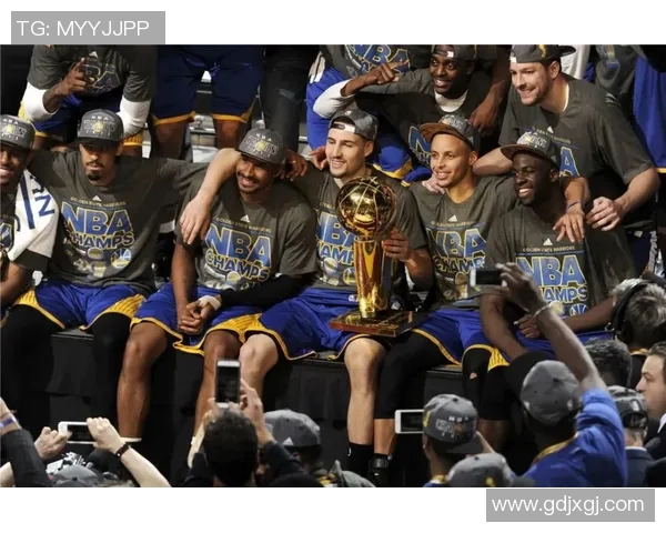 骑士与勇士激战正酣第4节精彩瞬间回顾与分析