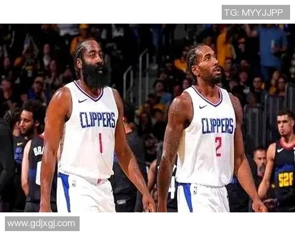 伟来快船与湖人激战正酣NBA赛季焦点对决引发球迷热议