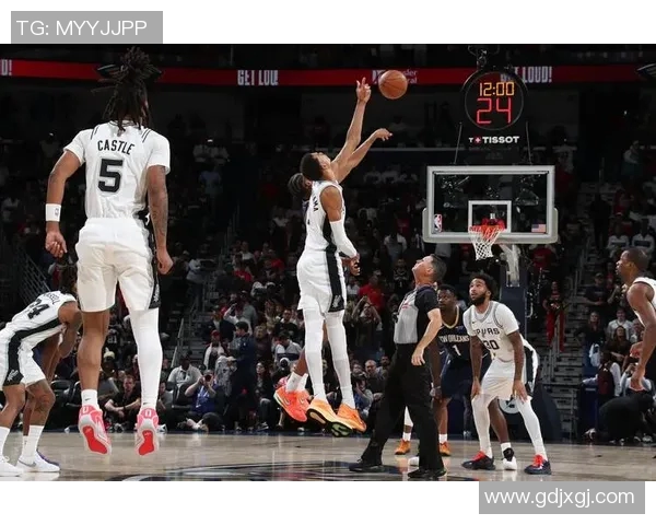 勇士主场力克马刺以129比115取得胜利展现强大团队实力