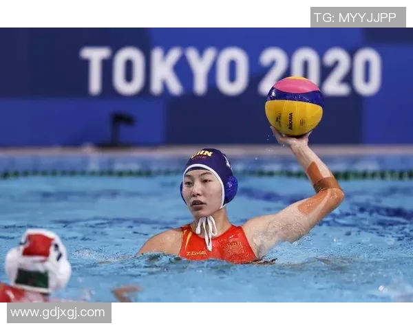 女子水球对决中国队挑战匈牙利队争夺世界冠军荣耀