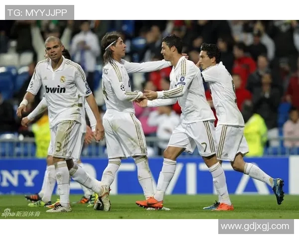 希腊人竞技与塔林的精彩对决揭示足球战术与团队合作的重要性