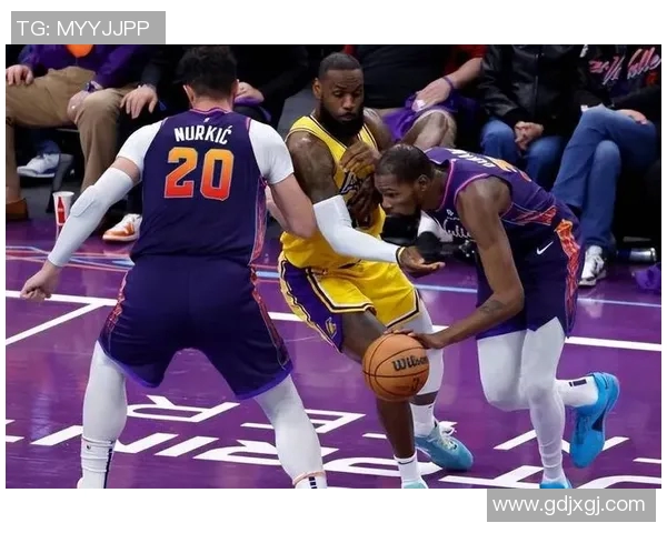 毒蛇与湖人精彩对决集锦回顾球场上的巅峰对抗与激情碰撞